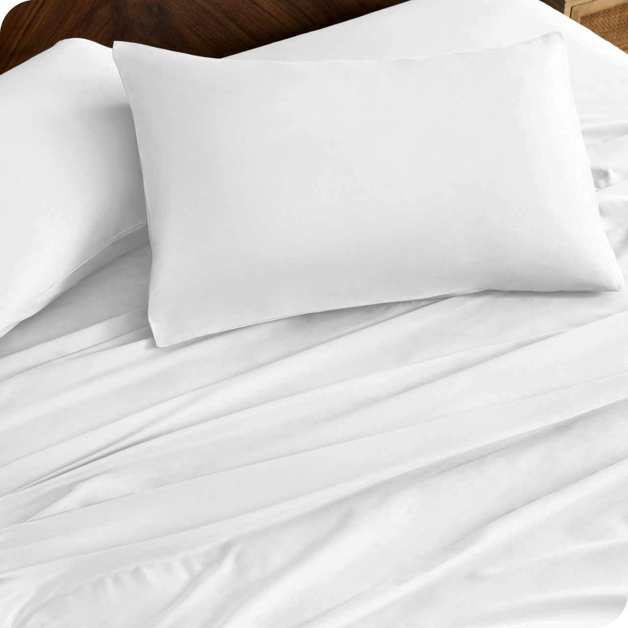 https://dormbedding.com/cdn/shop/products/organic-cotton-percale-sheet-set-bare-home-white-2_jpg_1280x.jpg?v=1693495153